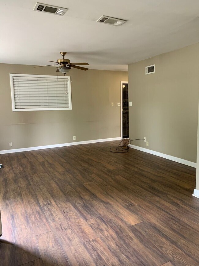 Building Photo - 2bedroom/1bath all brick home - No HUD