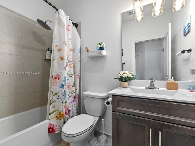 Building Photo - 1108 SE 26th Ter