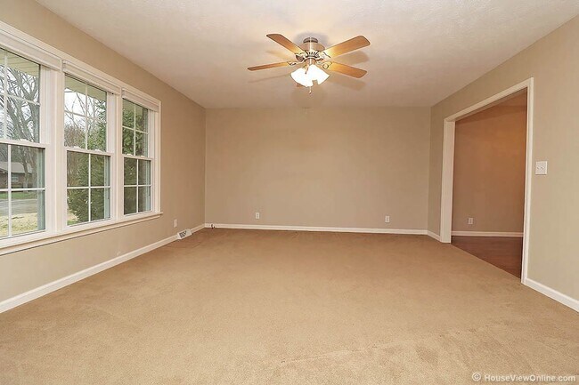 Building Photo - 2031 Allen Dr