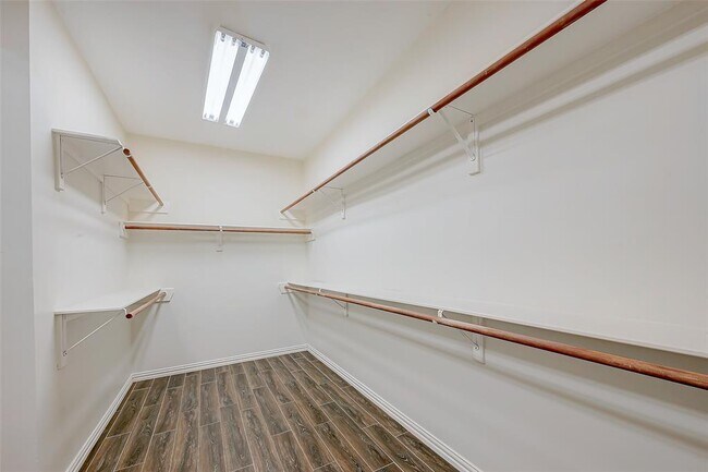 Building Photo - 16002 Castletown Park Ct
