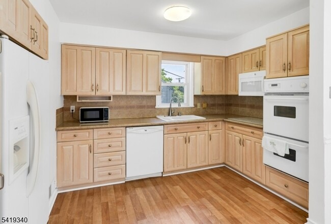 Building Photo - 80 White Meadow Rd