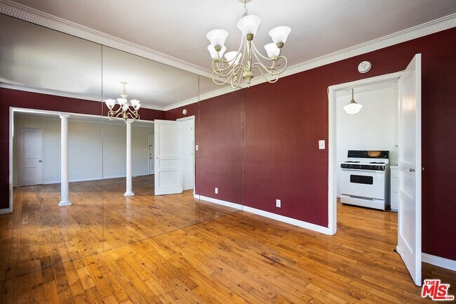 Building Photo - 1323 N Olive Dr