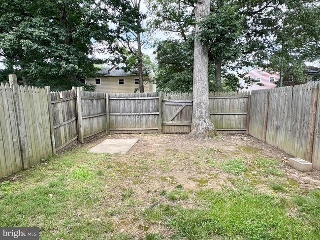 Building Photo - 814 Sledgehammer Dr