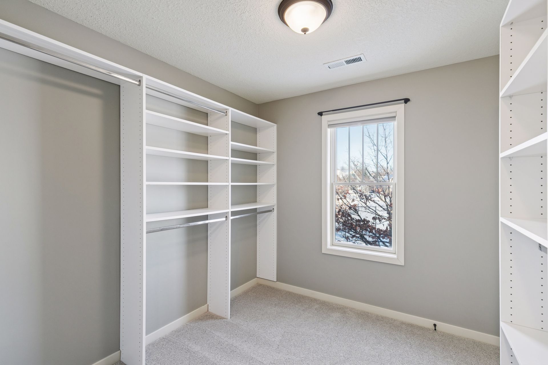 Building Photo - 14246 Garden Way N