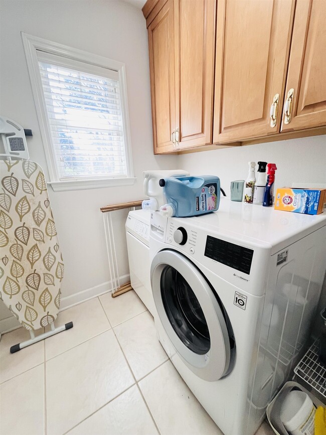 Building Photo - 1000 Cherry Laurel St