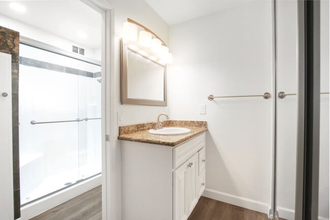Building Photo - 3 bed 2 bath fully renovated apartment near Huntington Harbour
