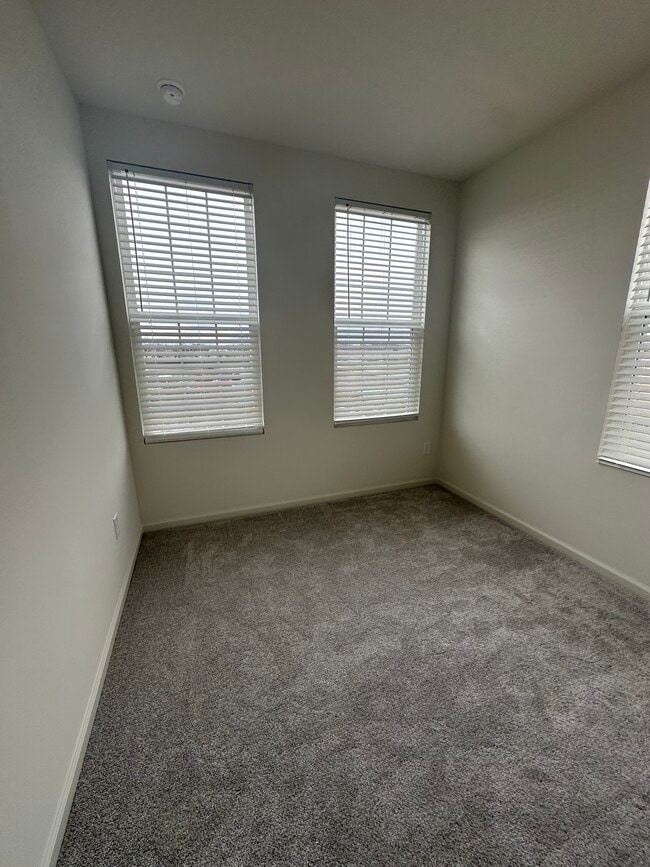 Building Photo - 14576 Pomona Ln