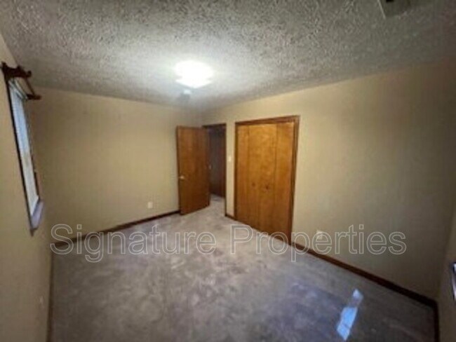 Building Photo - 2910 Kinvan Rd