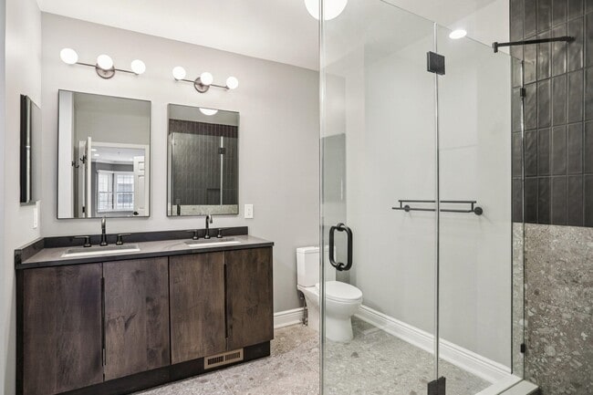 Building Photo - 343 The Promenade