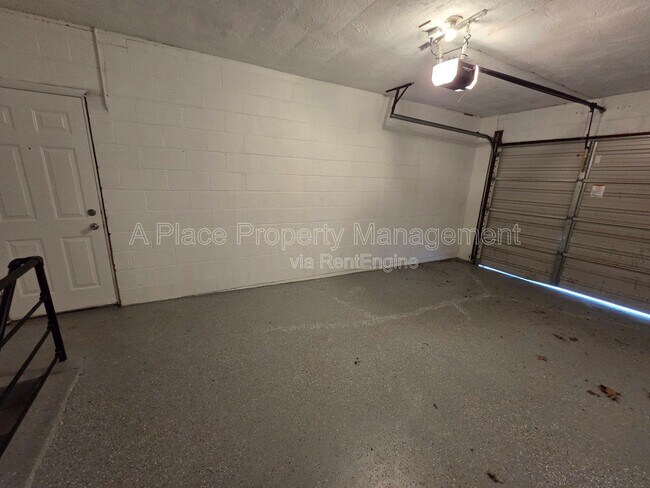 Building Photo - 204 Hawkesbury Dr