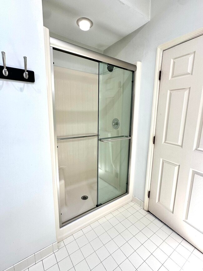 Building Photo - 527 Brandermill Rd