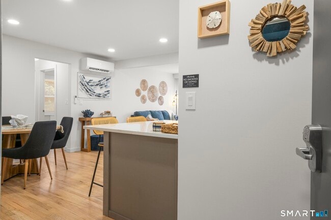 Building Photo - 1742 Boston Post Rd