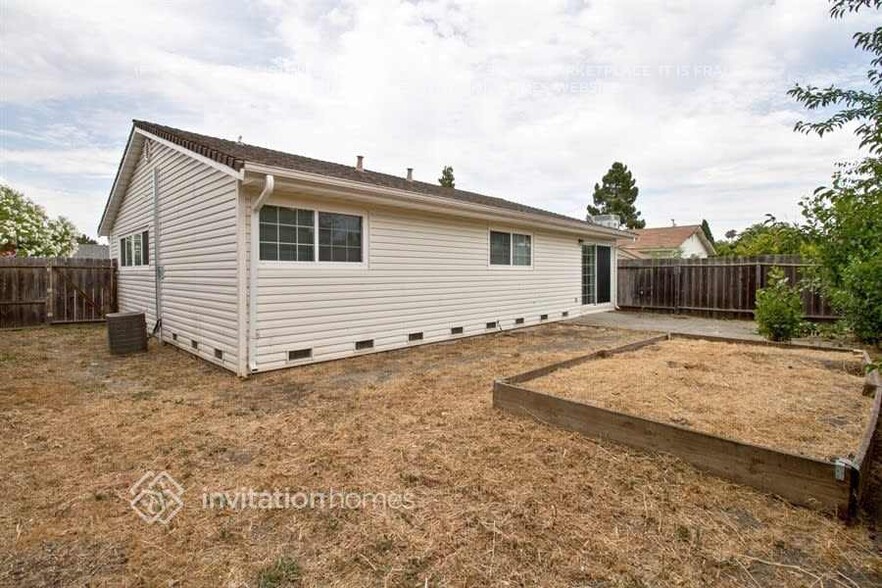 Building Photo - 125 Kennison Ct