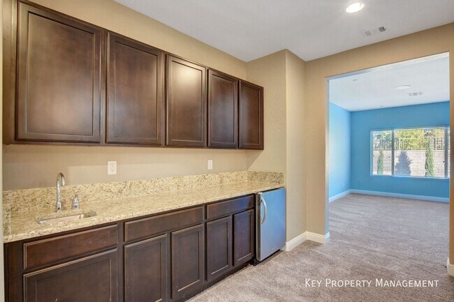 Building Photo - 2724 Josephine Dr