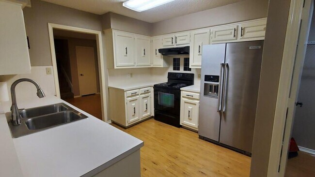 Building Photo - 3228 Elma Dr