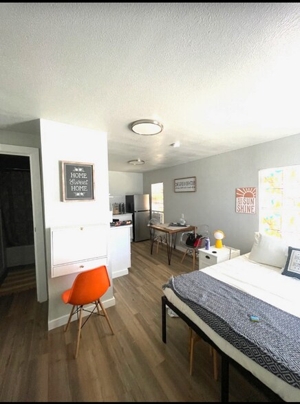 Building Photo - 402 NW 3rd St