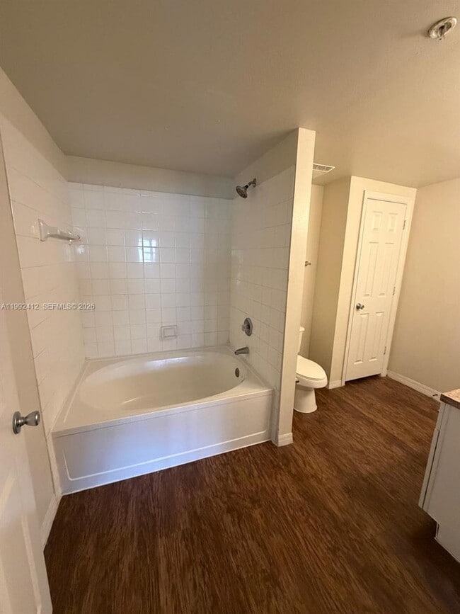 Building Photo - 200 SW 117th Terrace