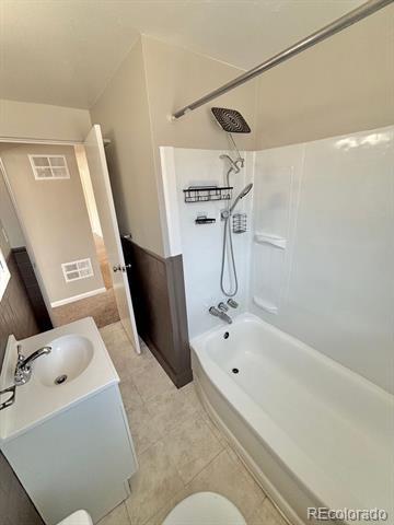 Building Photo - 2347 S Race St