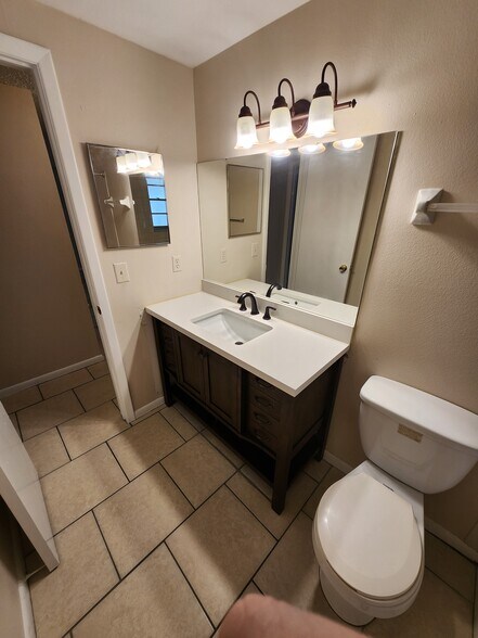 Building Photo - 2906 Cedaridge Dr
