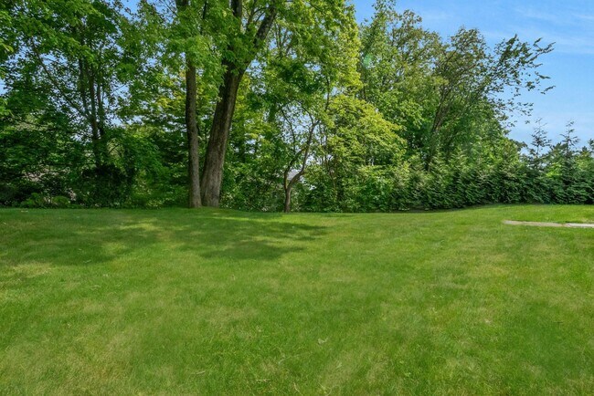 Building Photo - 136 Fox Meadow Rd