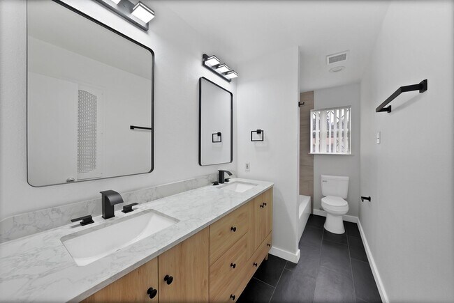 Building Photo - 715 Terryland Dr