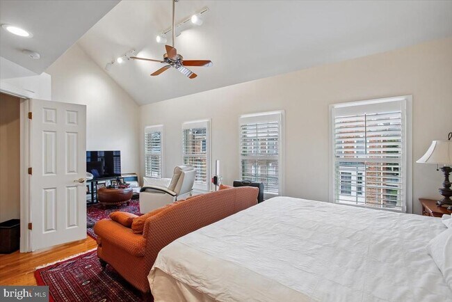 Building Photo - 1309 McLean Crest Ct