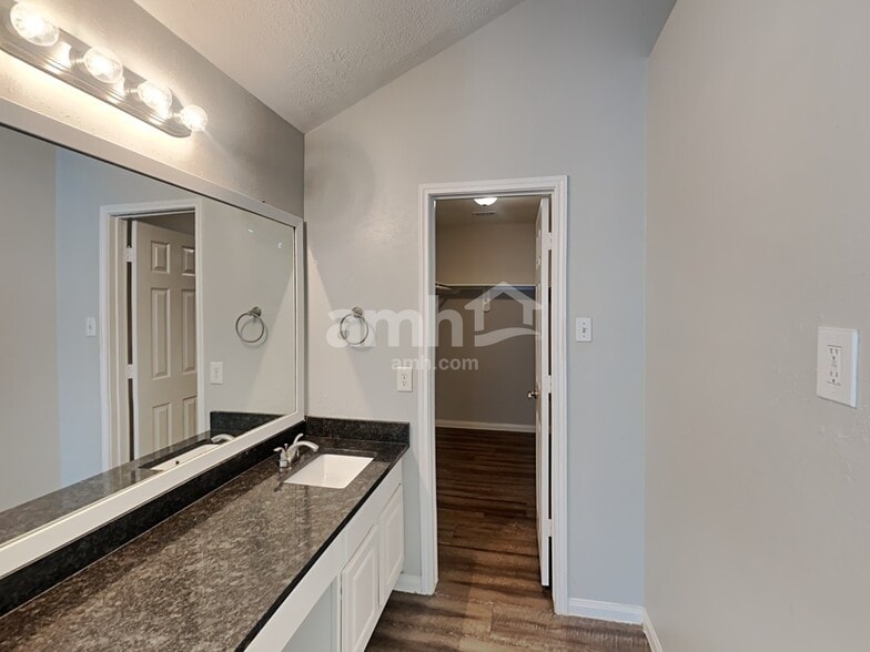 Building Photo - 17826 Camden Oaks Ln