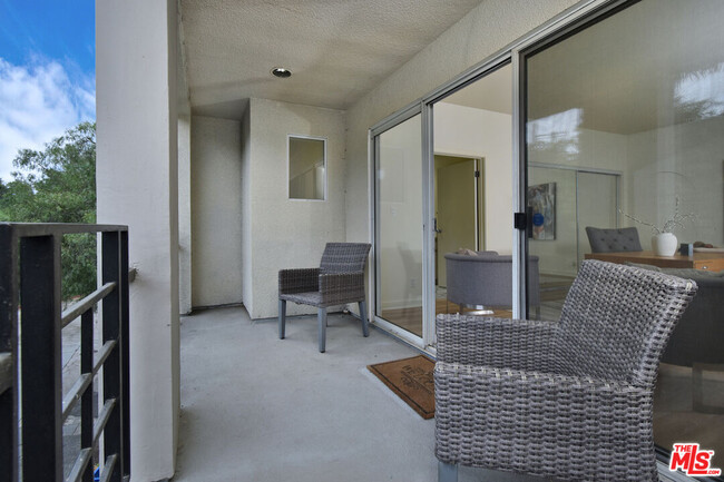 Building Photo - 1701 N Beverly Dr