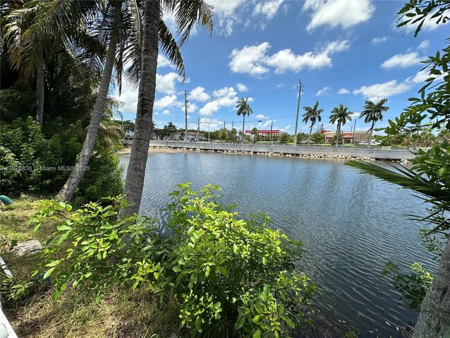 Building Photo - 4830 SW 41st Ave