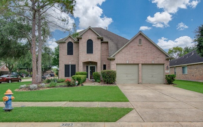 Building Photo - 3203 Blaesser Dr