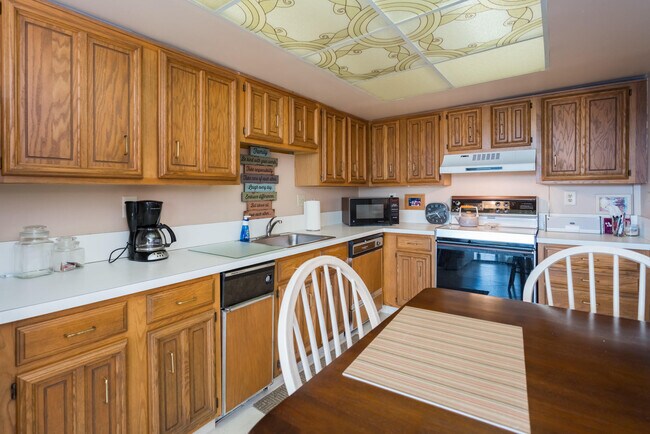 Building Photo - 5188 Woodland Lakes Dr