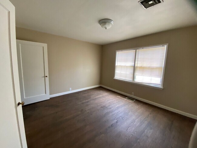 Building Photo - Spacious, remodeled 4 Bed, 2 Bath Home in ...