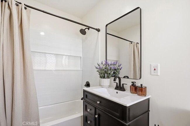 Building Photo - 7726 Blanchard Ave