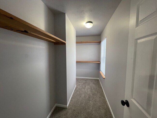 Building Photo - MOVE IN SPECIAL: Four Bedroom Home in Mattawan