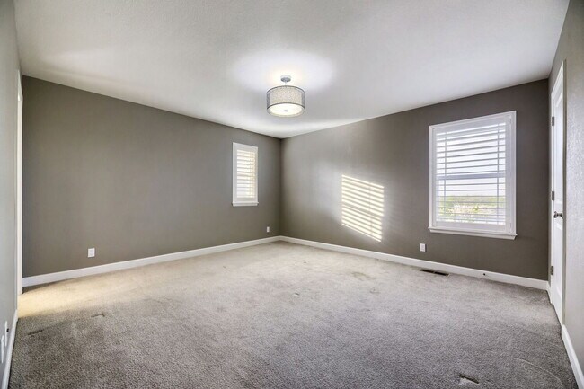 Building Photo - 10825 E 28th Pl