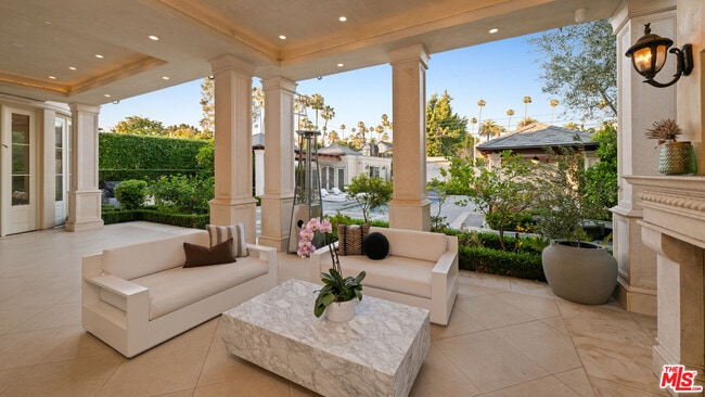 Building Photo - 718 N Rodeo Dr