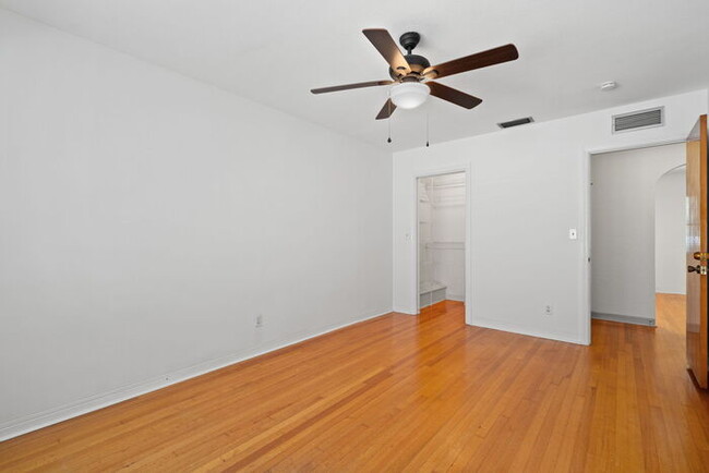 Building Photo - Beautiful Home For Rent in St Petersburg!