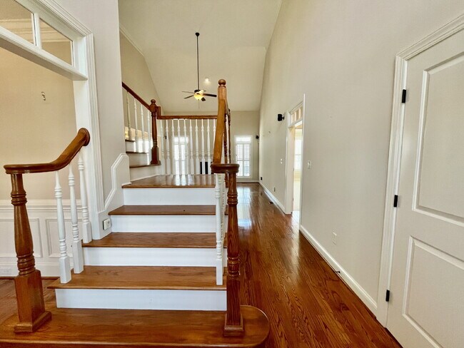 Building Photo - 4 Bed, 2 Bath Nest With Pool In Mariner's Pointe