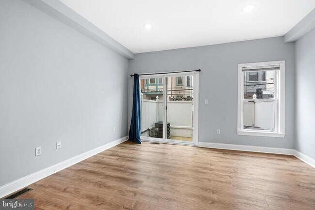 Building Photo - 2339 Catharine St