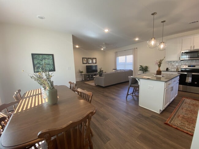 Building Photo - 114 Conrad Dr