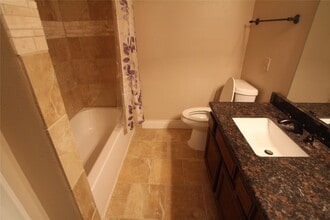 Building Photo - 17627 Red Oak Dr