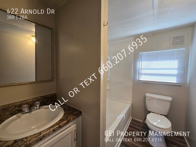 Building Photo - 422 Arnold Dr