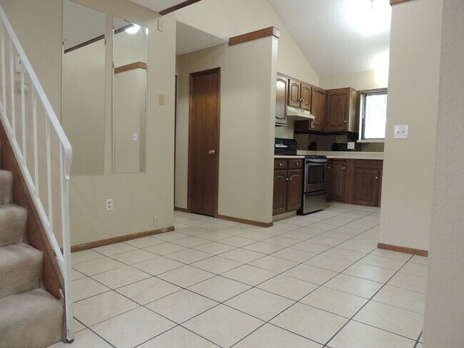 Building Photo - 636 Horizon Dr