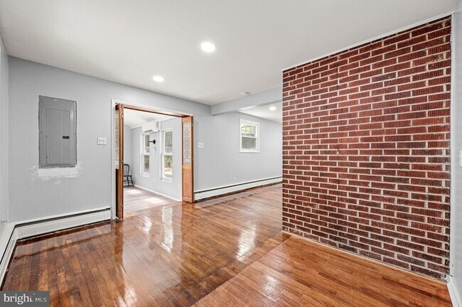 Building Photo - 25 Pennsbury Way E