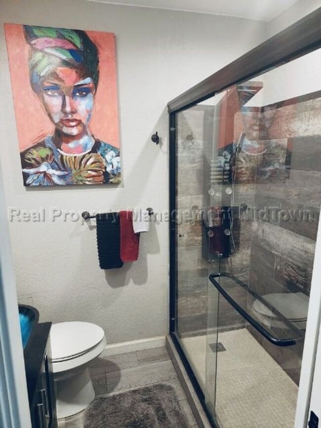 Building Photo - Charming Home in Established Community in ...
