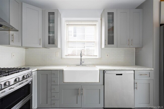 Building Photo - 67 S Grand Ave