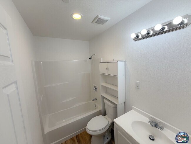 Building Photo - 912 Fourth St