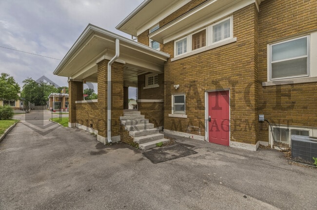 Building Photo - 3422 E Douglas Ave
