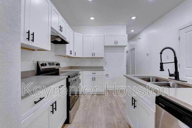 Building Photo - 5121 Southwind St