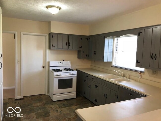 Building Photo - 105 Winding Way